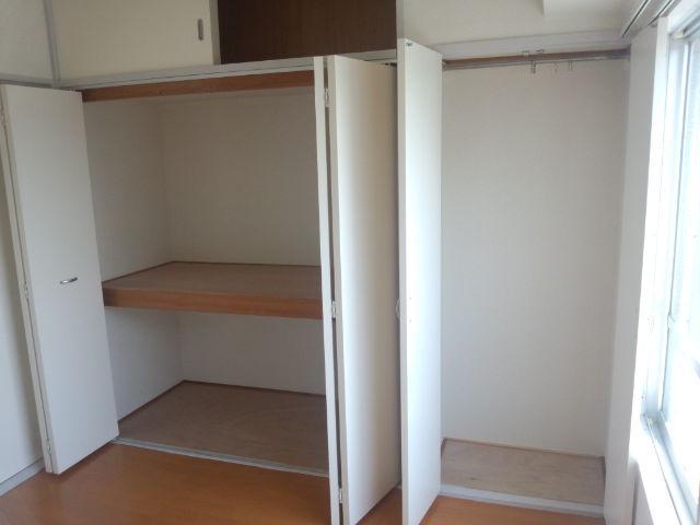 Living and room. closet ・ closet