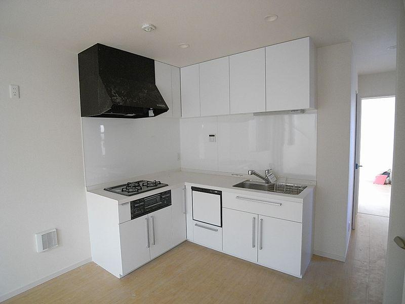 Kitchen. Popular system kitchen storage has been enhanced