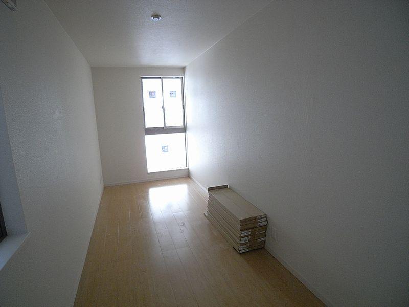 Non-living room. Storeroom 6.5 Pledge also the first floor immediately, How in the room to do a hobby. 