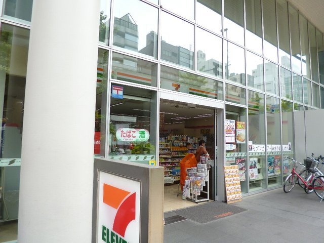 Convenience store. 270m to Seven-Eleven (convenience store)