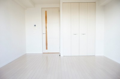 Living and room. Closet with a Western-style