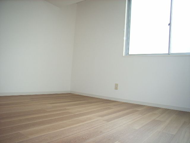 Living and room. The room is a picture