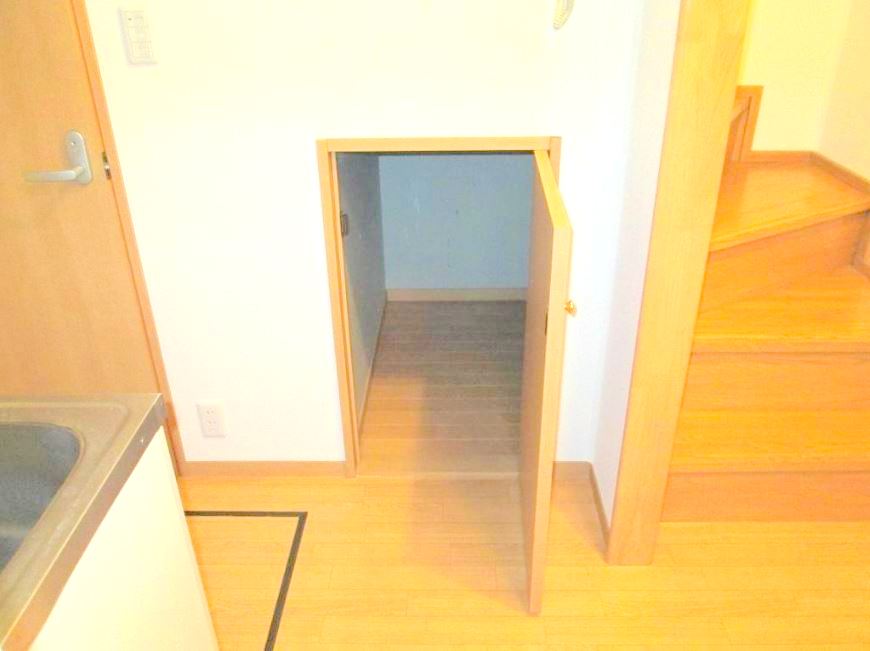 Receipt. Storage lot