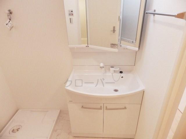 Wash basin, toilet