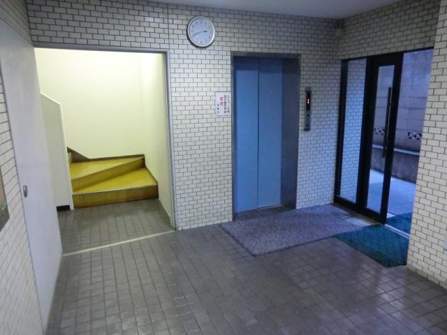Entrance. Common areas