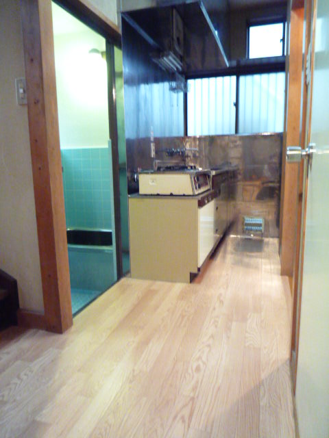 Kitchen. Gas stove will put a two-necked gas range.