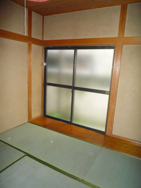 Living and room. The first floor of the rooms are cool even in summer.