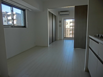 Other room space. Bright rooms of the corner room dihedral daylight