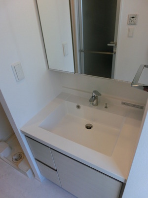 Washroom. Convenient independent wash basin in the morning of the dressing