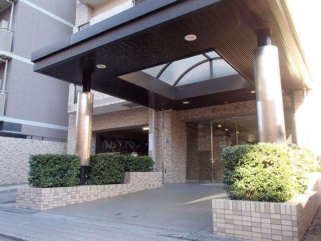 Local appearance photo. 1995 Year Built, Courier BOX ・ Auto-lock is equipped.
