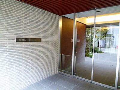 Entrance. Stylish entrance is has a double entrance!