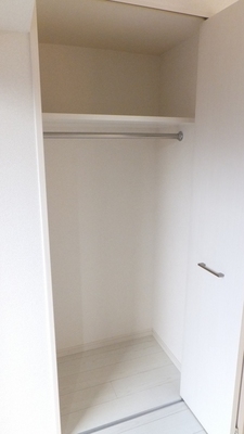 Receipt. Storage space with depth