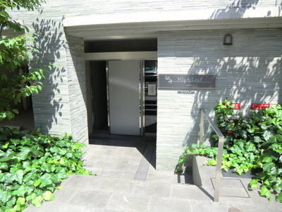 Entrance. Auto-lock with entrance