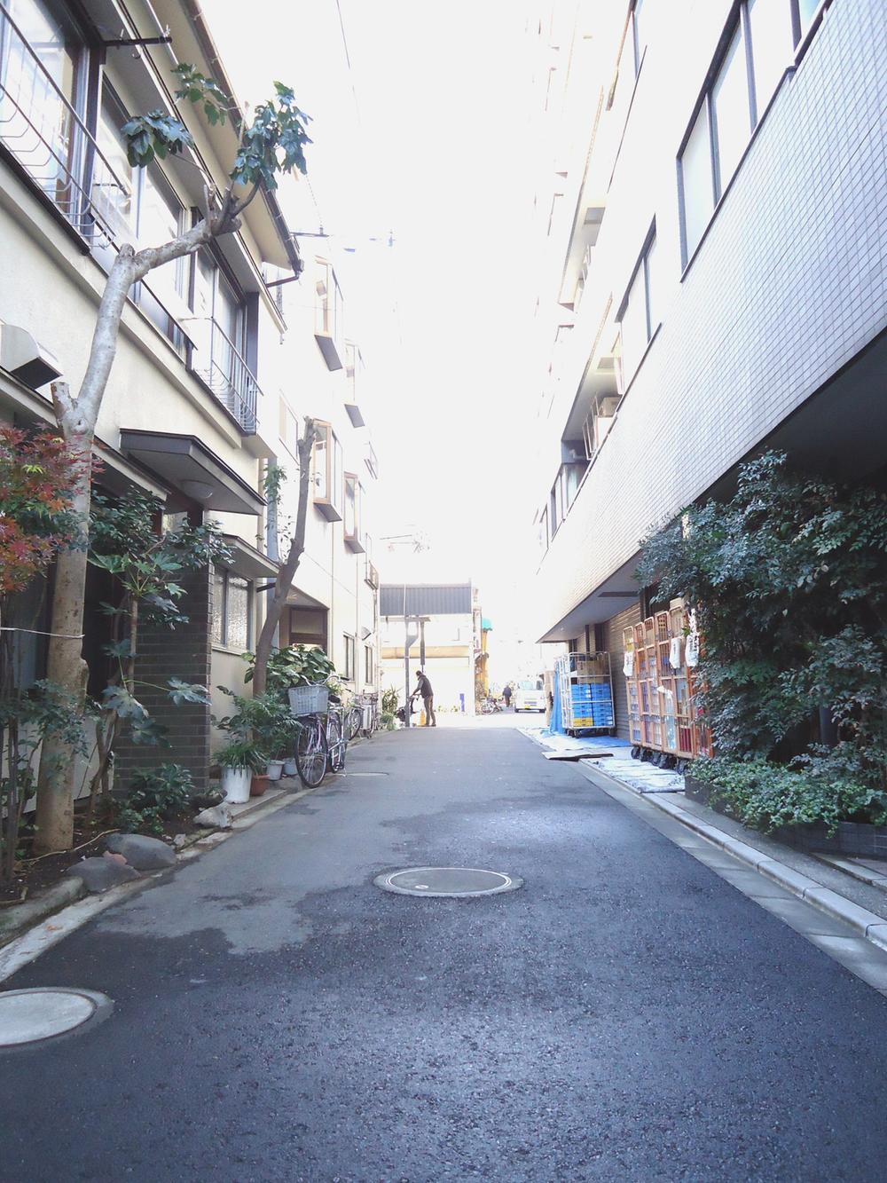 Local photos, including front road. Local (12 May 2013) Shooting. 