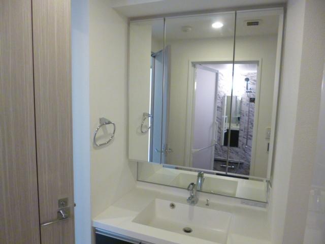 Wash basin, toilet