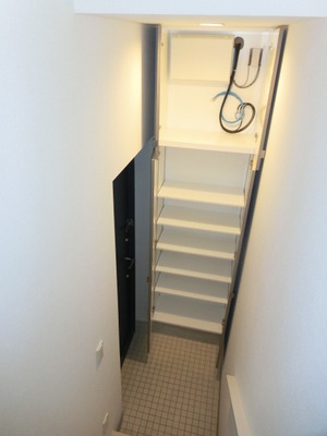 Entrance. With shoe box