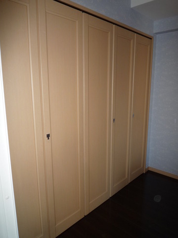 Receipt. Western-style (1) closet