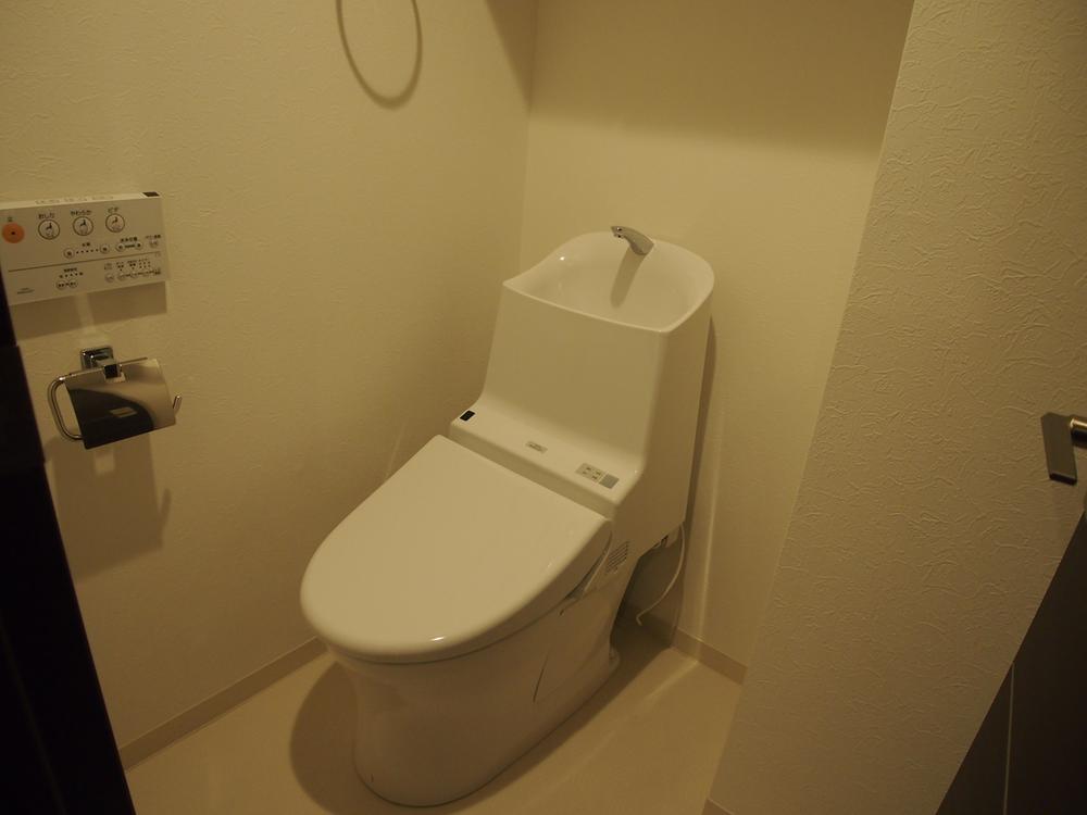 Toilet. Indoor (12 May 2013) Shooting