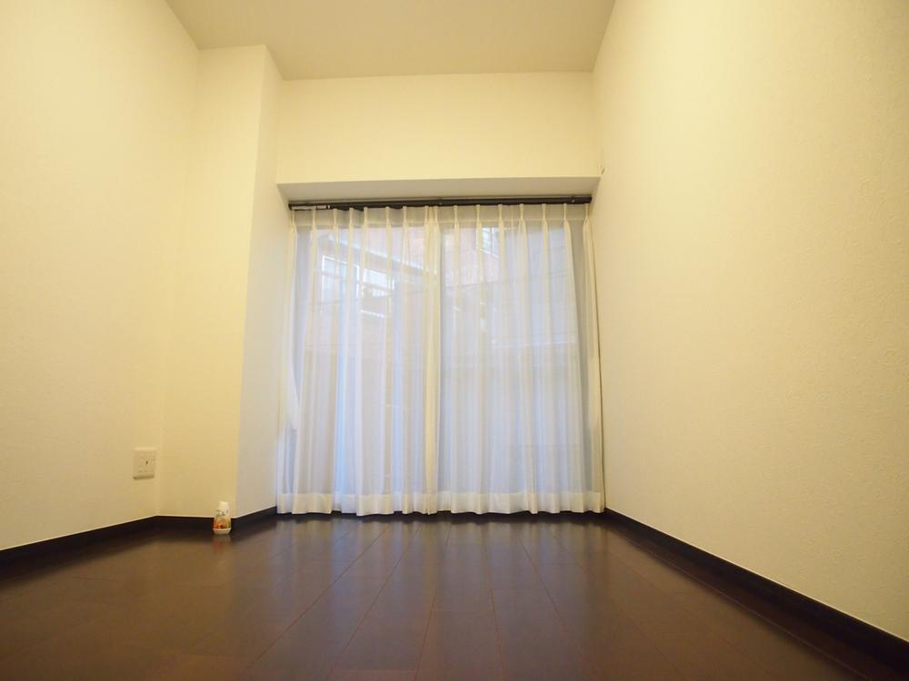 Non-living room. Indoor (12 May 2013) Shooting