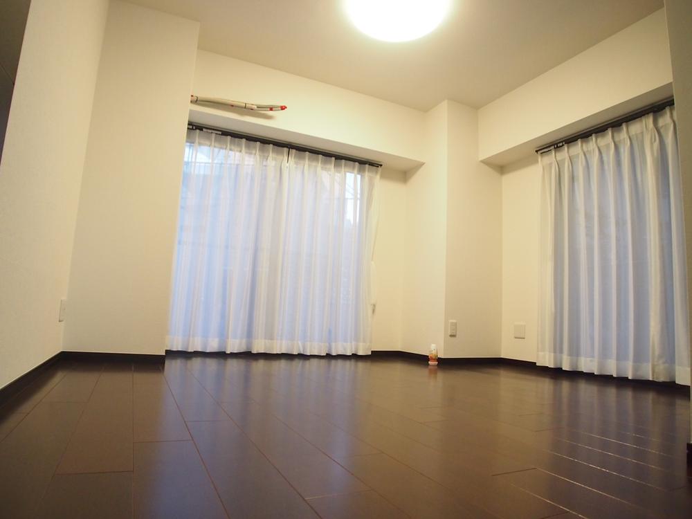 Non-living room. Indoor (12 May 2013) Shooting