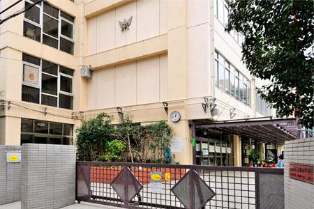 Junior high school. 2200m to Taito Ward Asakusa Junior High School