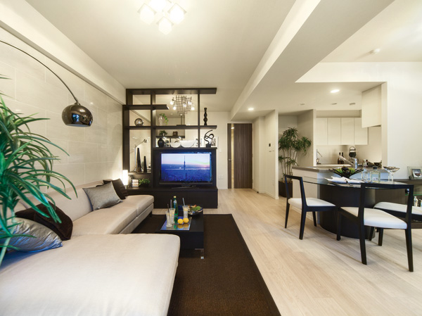 Living.  [living ・ dining ・ kitchen] Are met in the pleasant morning sun poured airy, The main stage of this house. Also standing in the kitchen, You can also enjoy a refreshing sunshine that spread in front of the eye. (Less than, Published photograph of the model room E1 type / Toll design changes ※ Application deadline Yes)