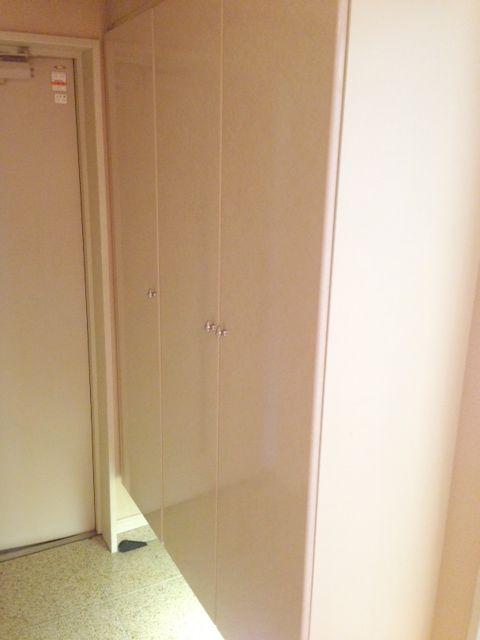 Entrance. Cupboard