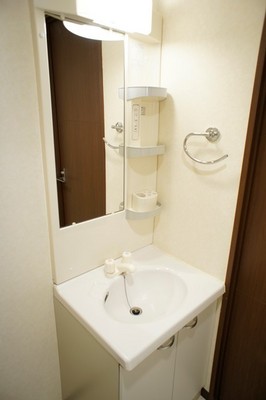 Washroom. Independent wash basin