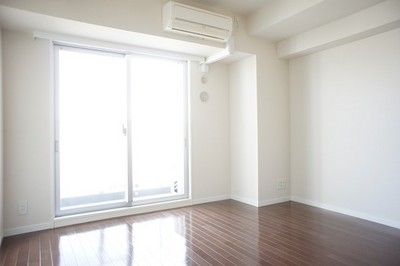 Living and room. Western-style 6.5 Pledge