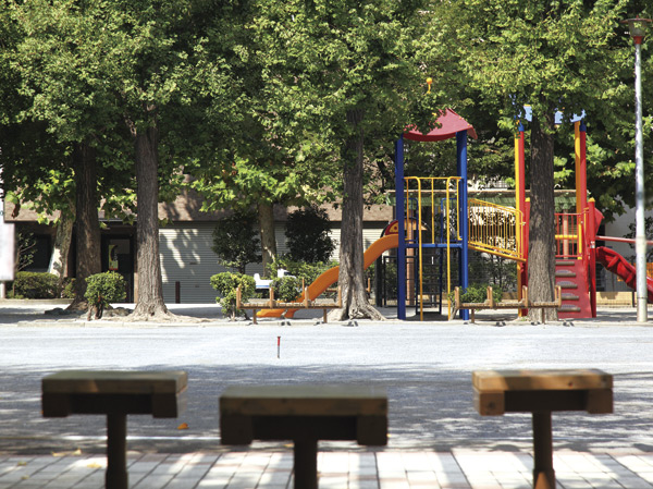 Surrounding environment. Senzoku park (4-minute walk / About 290m)