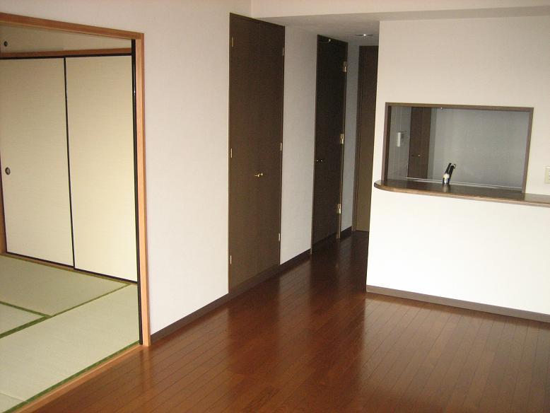 Living. living ・  ・  ・ With storage