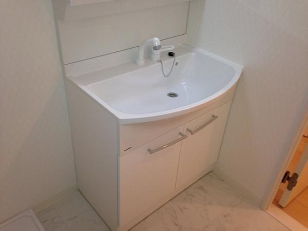 Wash basin, toilet