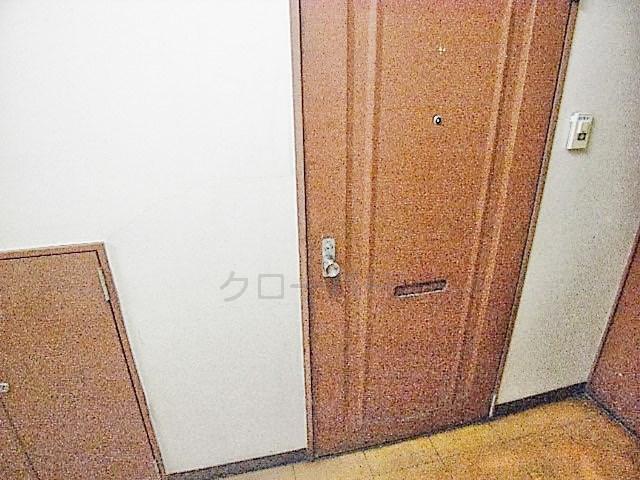 Other common areas. Entrance door