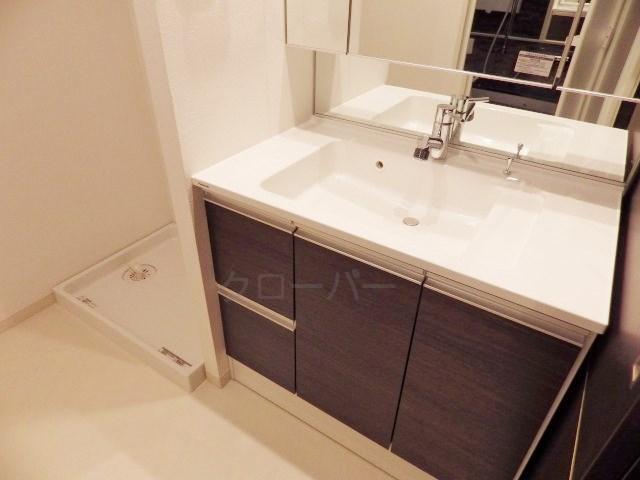 Wash basin, toilet