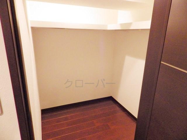 Receipt. Walking closet