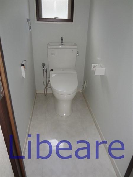 Toilet. 1F toilet