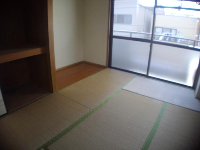 Living and room. Same room type