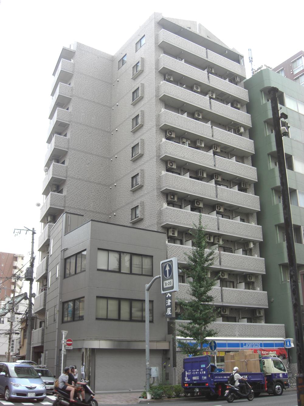 Local appearance photo. We enter the Lawson to local (December 2013) captured the first floor