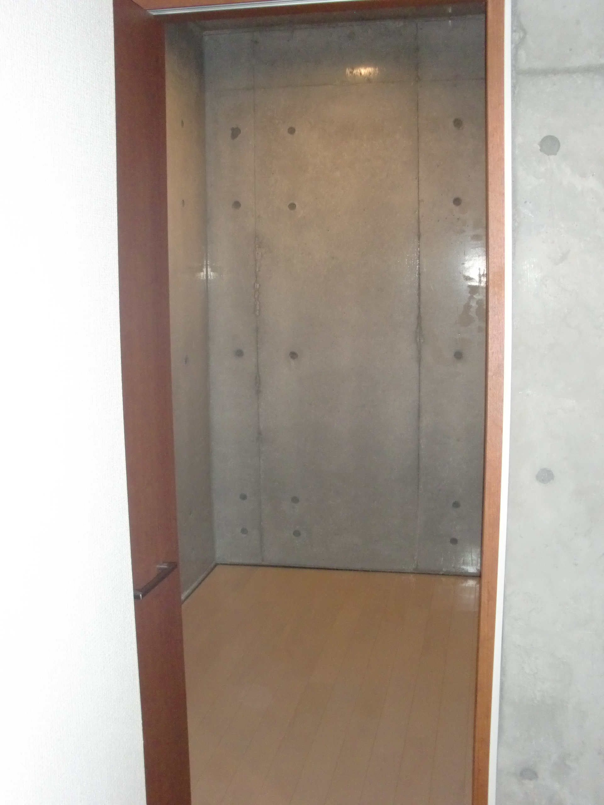 Receipt. Spacious storage space