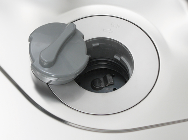 Kitchen.  [Garbage disposer] The garbage, This is a system that can be quickly crushed processing in the kitchen. Garbage that has been crushed by the disposer of each dwelling unit from then purified in wastewater treatment equipment dedicated, Since the drainage, It can also reduce the load on the environment.  ※ There is also a thing that can not be part of the process.