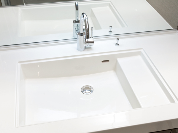 Bathing-wash room.  [Artificial marble basin bowl] Counter and bowl in the integrally molded with no easy seam of care, Beautiful luster artificial marble. A bowl of linear square form, It will produce the urban basin space. Installation space for put and wet cups and soap in the bowl. Keep the counter clean, Saving you the hassle of cleaning.