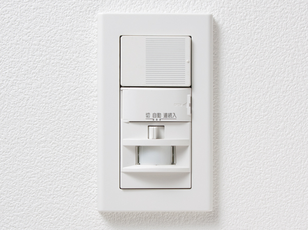 Other.  [Human sensor lighting that automatically lights up when entering the front door] The entrance, And sensor detects when a person enters, Lighting is automatically turned on, It has adopted a human sensor lighting.