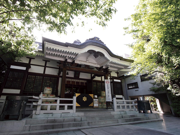 Surrounding environment. Torigoe shrine (about 810m ・ There is a history of walking 11 minutes) 1360 years or more. It is cherished in the area, Green precinct also has become a beautiful urban oasis. Held summer tradition "Torigoe Festival" in early summer. Sanja Festival of Sensoji Temple Ya, You will feel the hot air side by side in the fireworks, etc..