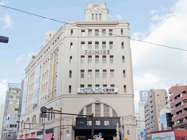 Surrounding environment. Matsuya Asakusa shop / Asakusa EKIMISE (about 940m ・ Walk 12 minutes) according to the opening of Tokyo Sky Tree, Asakusa Station building is neo ・ Newly open to restore the appearance of the Renaissance style. Asakusa ・ Downtown Souvenirs and long-established ・ It aligns from the taste of the inscription shop to fashion.