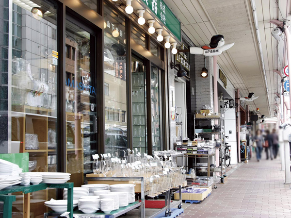 Surrounding environment. Kitchen Town (Kappabashi) (about 1020m ・ A 13-minute walk) called "Kappa Bridge". Tableware ・ kitchenware ・ Hishimekiai as shops that sell the tools for business with a focus on shop window. In October crowded is held Kappa Bridge tool festival.