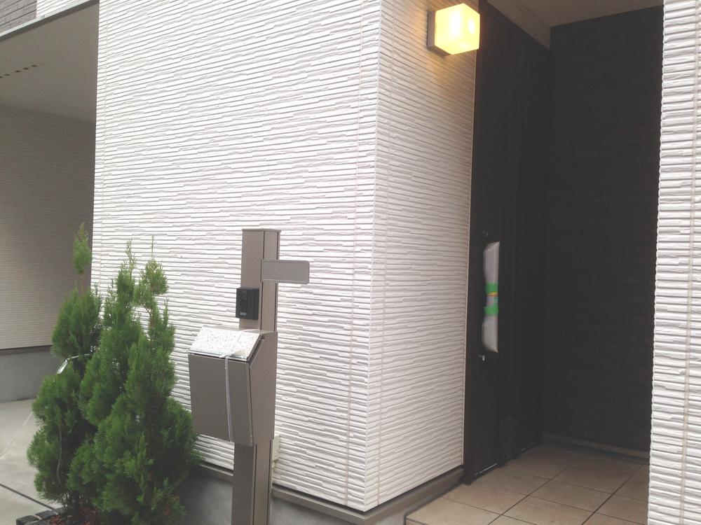 Entrance. Local (12 May 2013) shooting H Building entrance. 