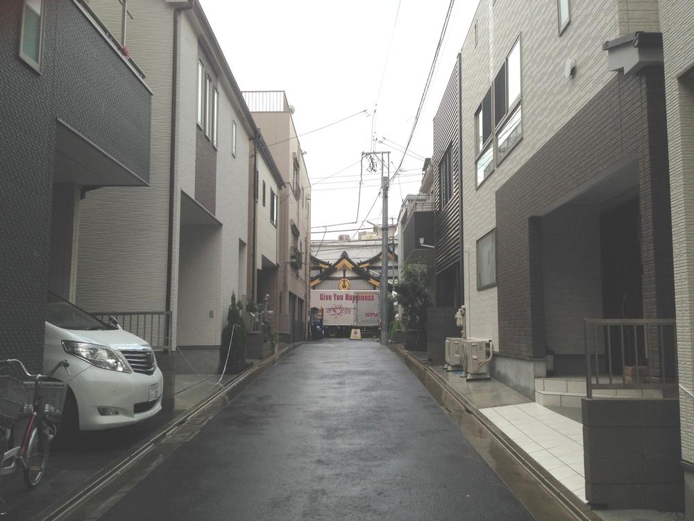 Local photos, including front road. Local (12 May 2013) Shooting