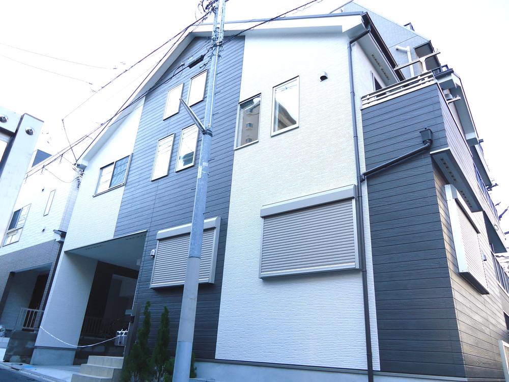 Local appearance photo. Local (12 May 2013) Shooting A Building appearance It is situated in the southeast of the corner lot, Ventilation is good per yang. 