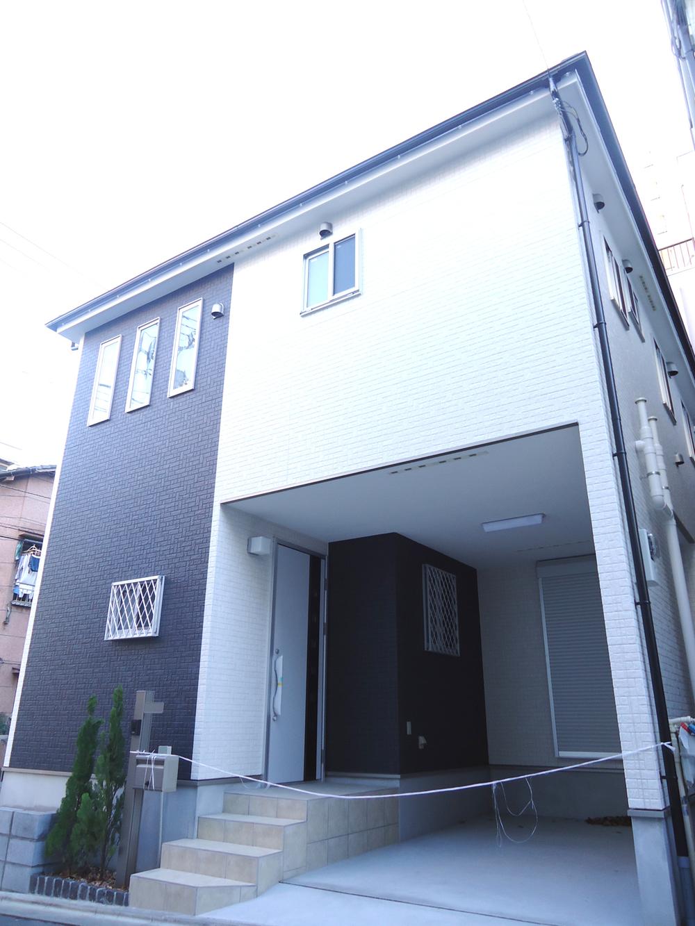 Local appearance photo. Local (12 May 2013) Shooting