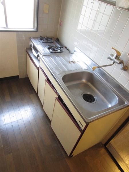 Kitchen. There is a gas stove